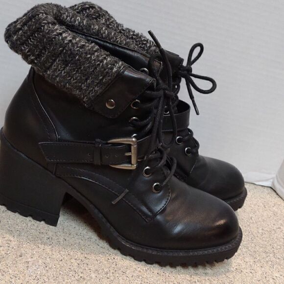 👍 Back Boots Size 7.5 Laces and buckle.  S2 - Picture 1 of 5